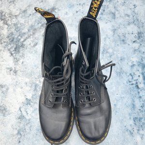 DOC MARTENS SIZE 8